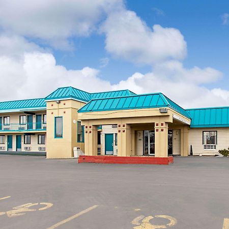 Econo Lodge Utica Exteriér fotografie