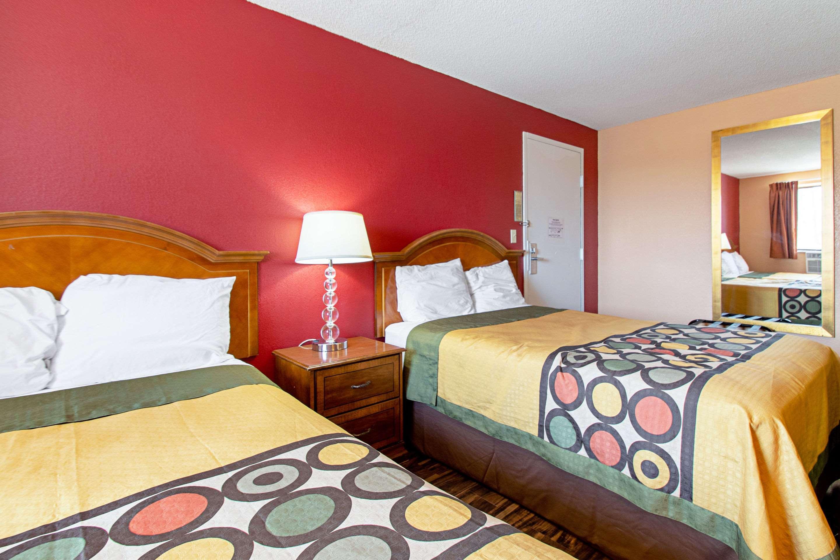 Econo Lodge Utica Exteriér fotografie