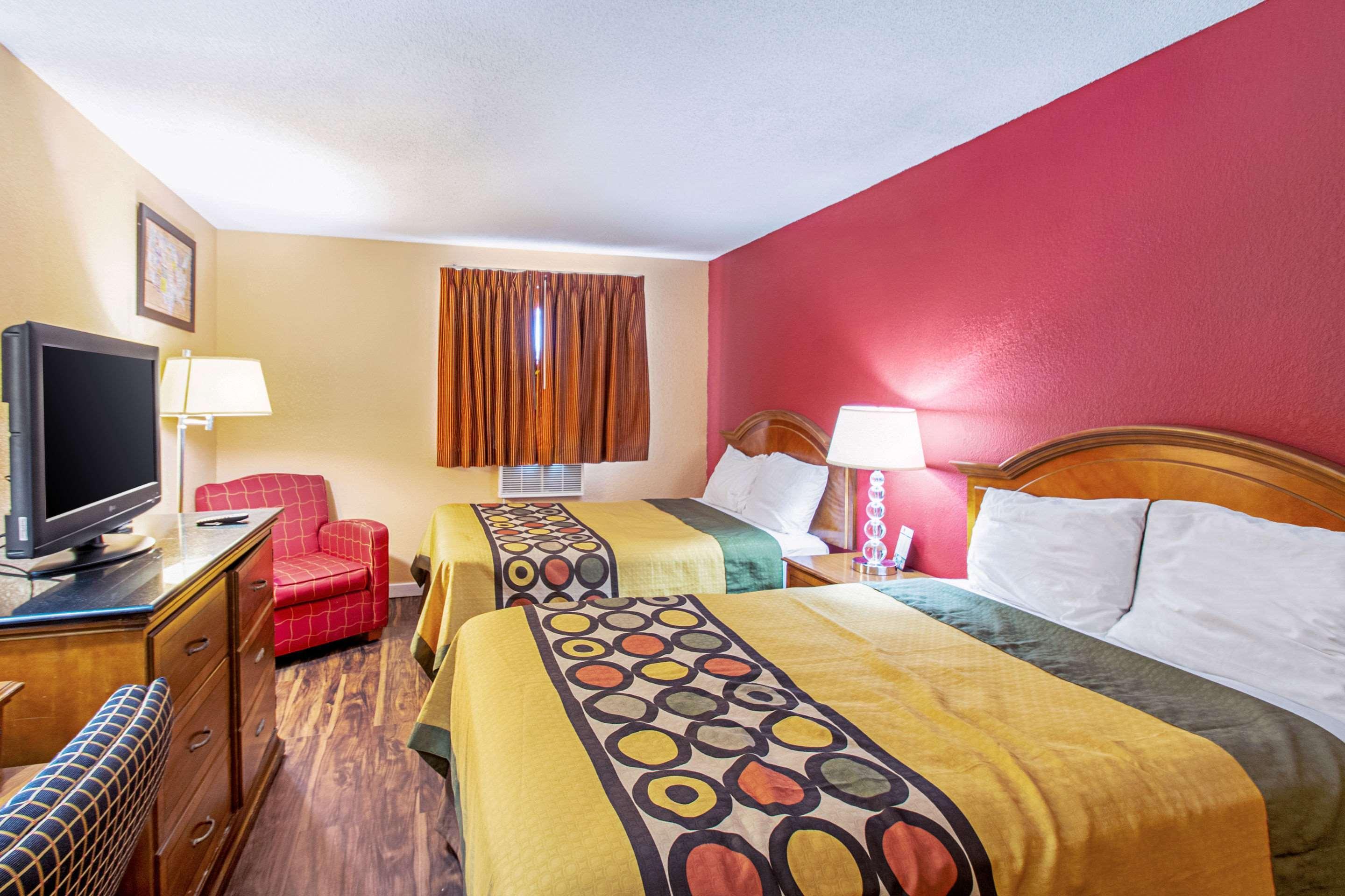 Econo Lodge Utica Exteriér fotografie