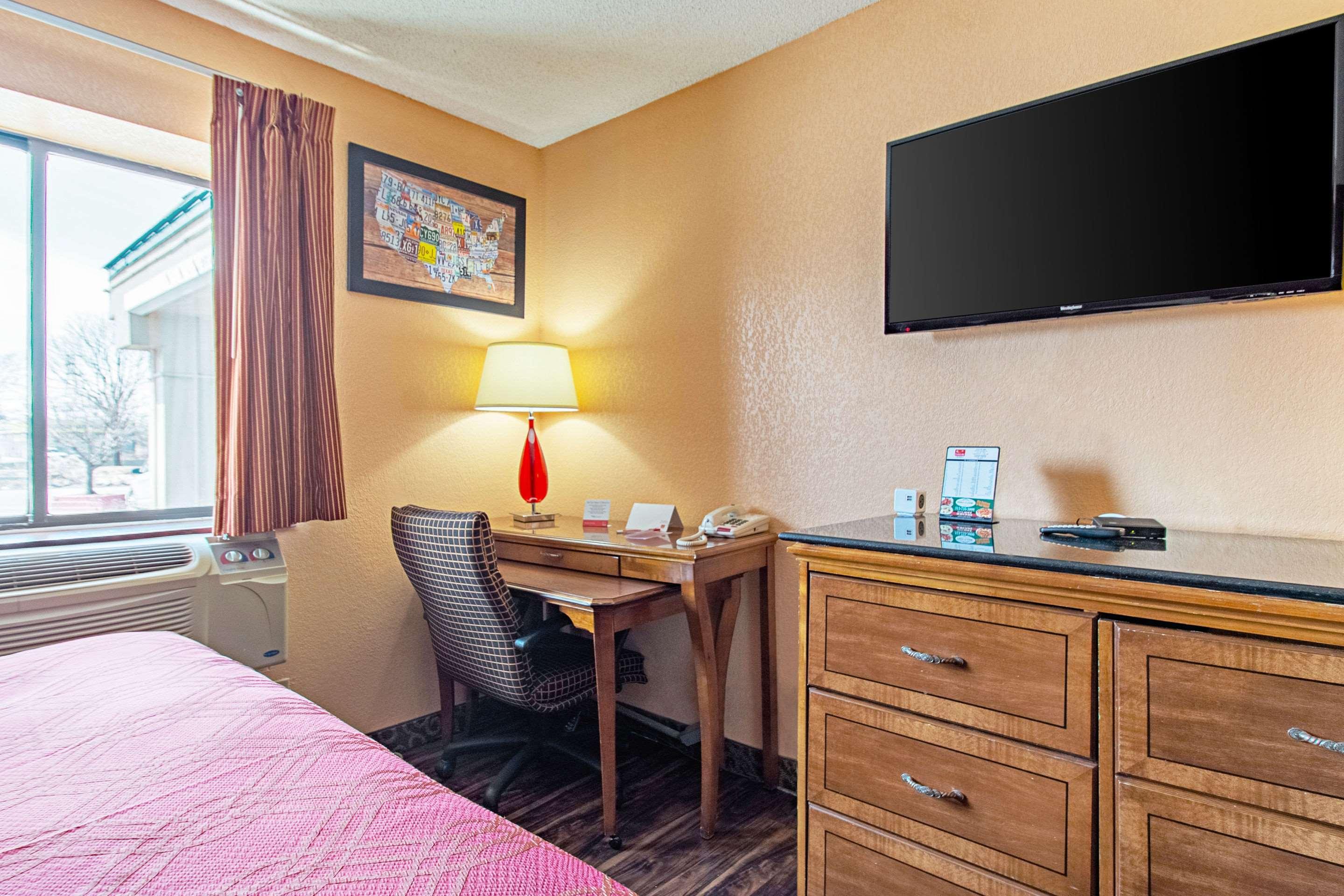 Econo Lodge Utica Exteriér fotografie
