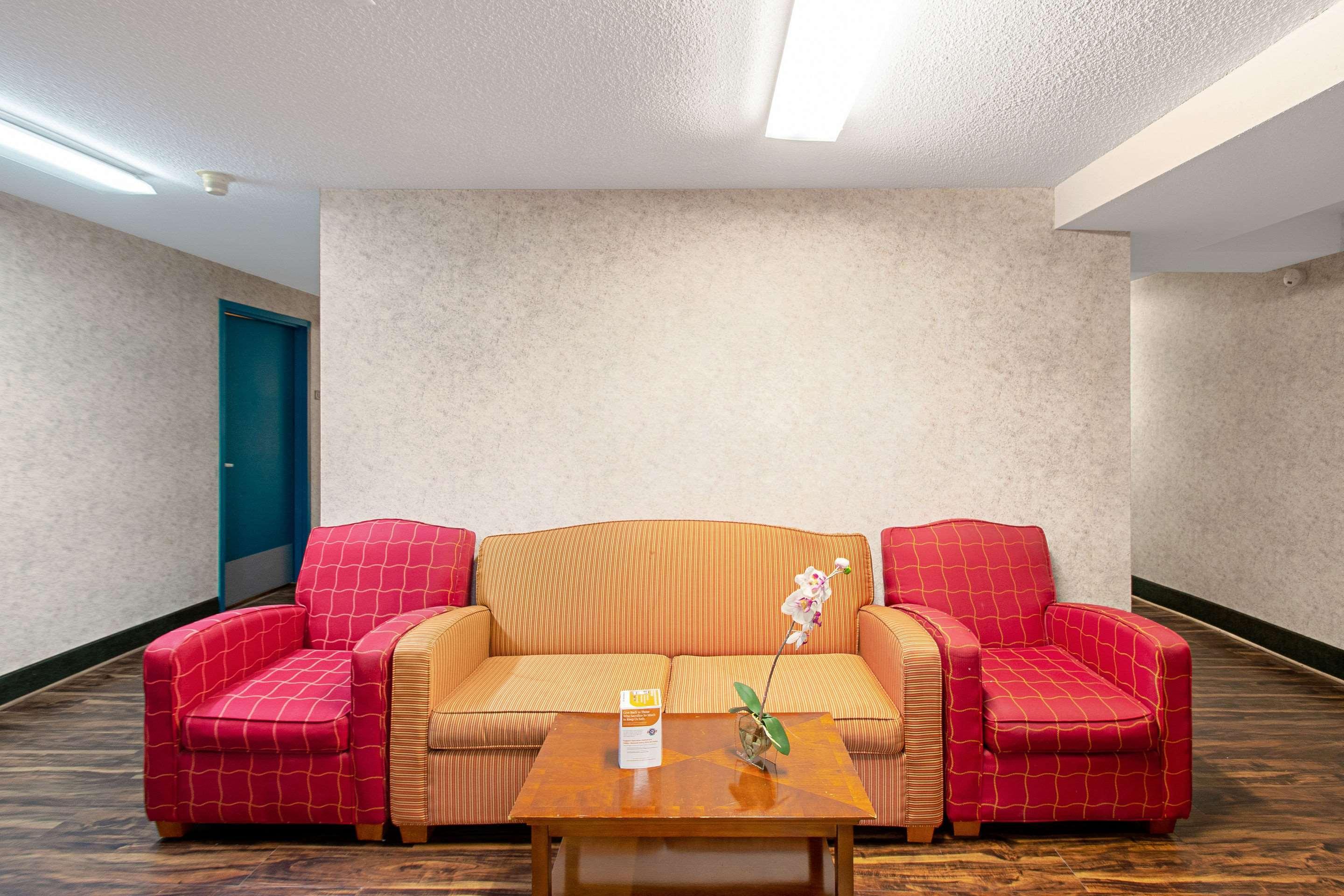Econo Lodge Utica Exteriér fotografie