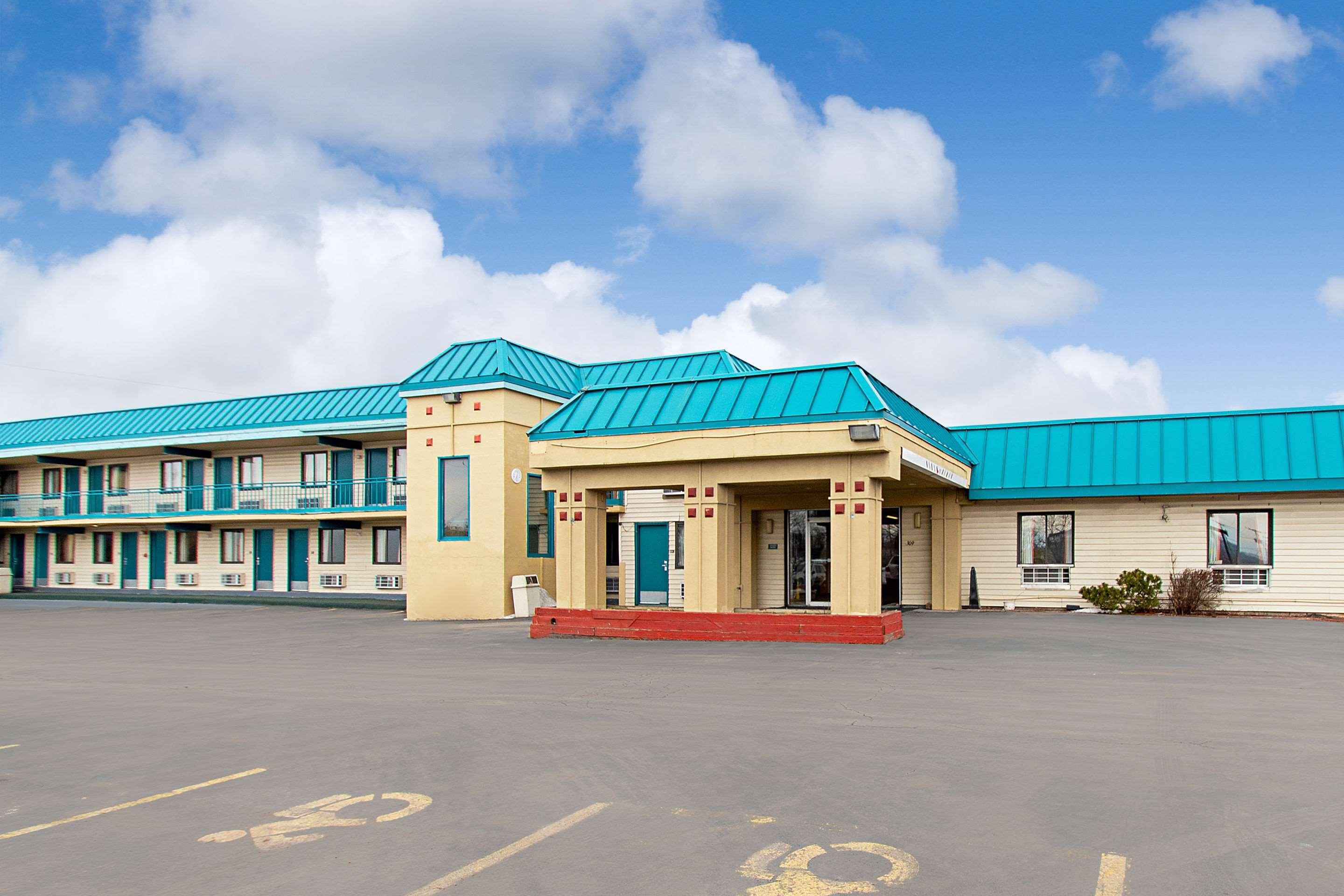 Econo Lodge Utica Exteriér fotografie